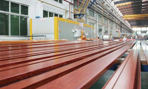 Linia produkcyjna profili aluminiowych z wykończeniem typu Wood Grain